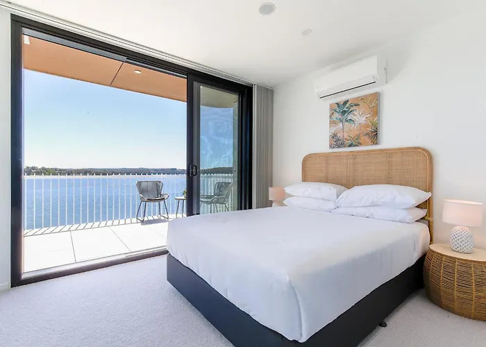 Lavish Coastal 2-Bed With Stunning Ocean Views