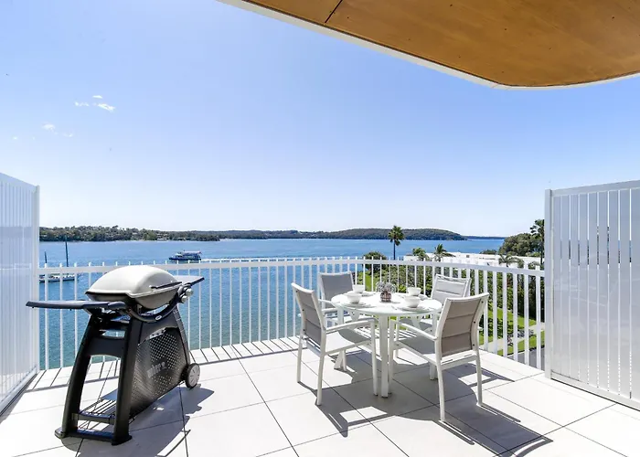 Lavish Coastal 2-Bed With Stunning Ocean Views