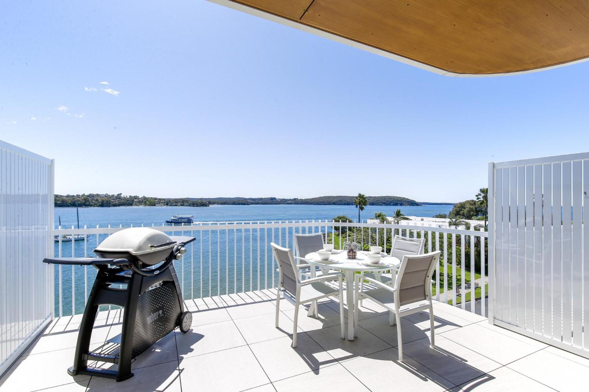 Apartment Lavish Coastal 2-bed With Stunning Ocean Views *